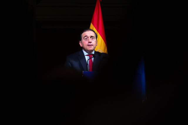 El ministro de Asuntos Exteriores, Jos&eacute; Manuel Albares, interviene durante el acto 'La Uni&oacute;n Europea como proyecto de ampliaci&oacute;n de derechos de los ciudadanos', en el Ateneo de Madrid, a 13 de julio de 2023, en Madrid (Espa&ntilde;a).