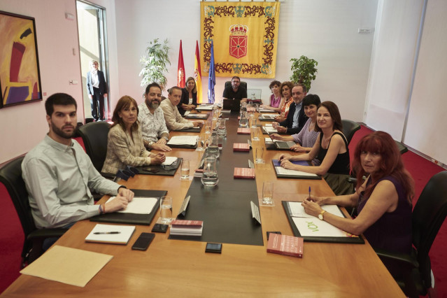 Mesa y Junta de Portavoces del Parlamento de Navarra para fijar las fechas del debate de investidura de Mar&iacute;a Chivite como presidenta del Gobierno de Navarra.