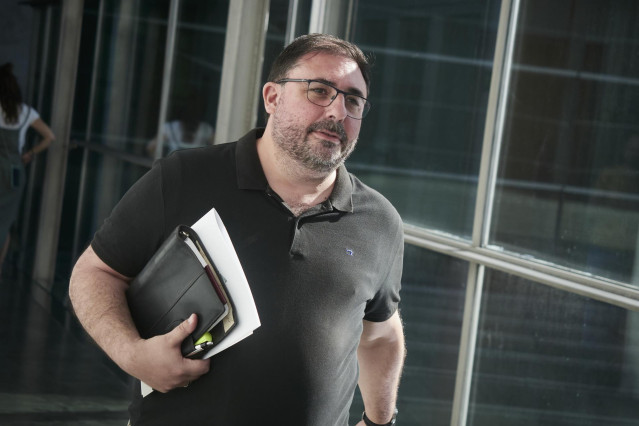 El presidente del Parlamento de Navarra, Unai Hualde, a su llegada a la Mesa y Junta de Portavoces del Legislativo, a 10 de agosto de 2023, en Pamplona, Navarra (Espa&ntilde;a). El presidente del Parlamento de Navarra, Unai Hualde, como anunci&oacute; ayer tras la rond