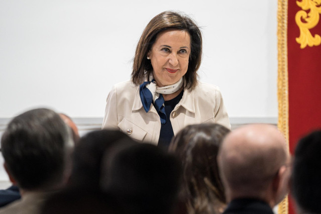 La ministra de Defensa en funciones, Margarita Robles, durante el acto de despedida del jefe de la Unidad Militar de Emergencias, Luis Mart&iacute;nez Meijide, en la Base A&eacute;rea de Torrej&oacute;n de Ardoz, a 28 de julio de 2023, en Torrej&oacute;n de Ardoz, Madrid (Espa&ntilde;a).