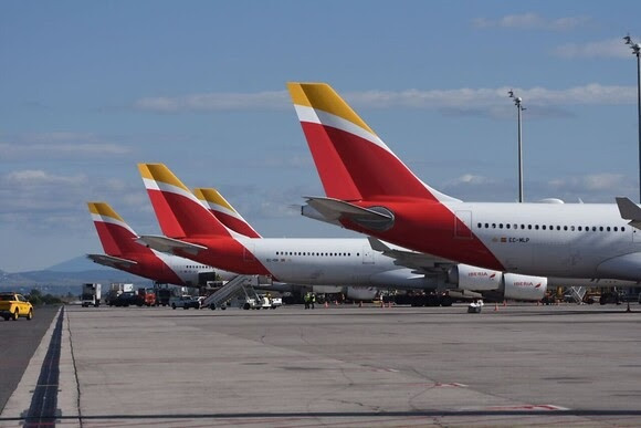 Archivo - Iberia, Air Europa, Iberia Express y Vueling, las aerol&iacute;neas m&aacute;s puntuales de Europa en 2022, seg&uacute;n Cirium.