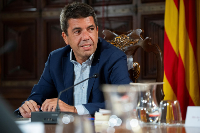 El presidente de la Generalitat Valenciana, Carlos Maz&oacute;n, durante la reuni&oacute;n del Pleno extraordinario del Consell, en el Palau del Marqu&eacute;s de Castellfort, a 25 de julio de 2023, en Valencia, Comunidad Valenciana (Espa&ntilde;a).