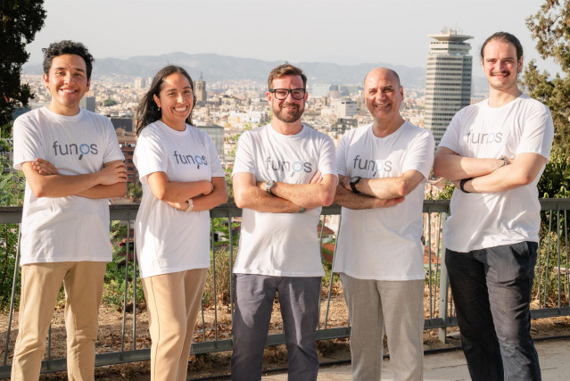 Parte del equipo de Funos con el fundador y consejero delegado, Marc Vallhonesta, en el centro.