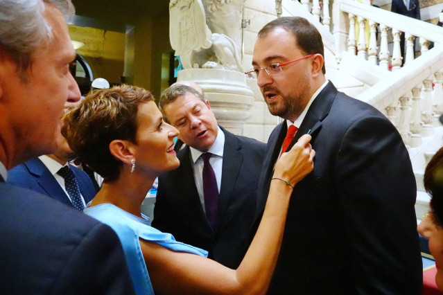 Mar&iacute;a Chivite y Adri&aacute;n Barb&oacute;n en una imagen de archivo