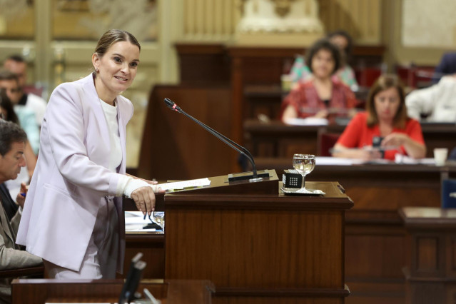 Archivo - La presidenta de las Islas Baleares, Marga Prohens,en su debate de investidura