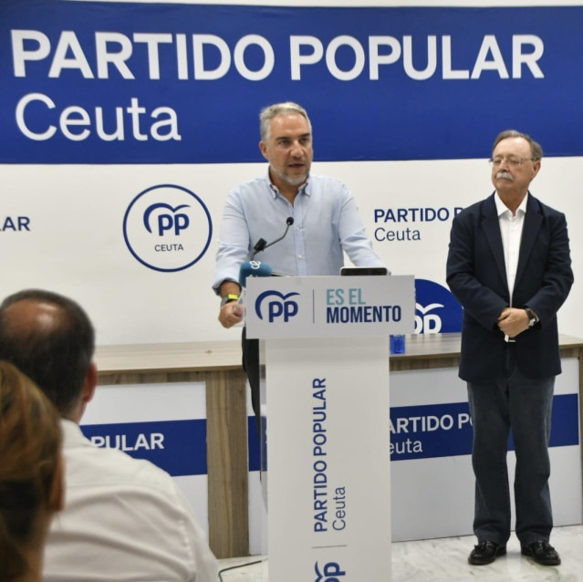 El coordinador general del PP, El&iacute;as Bendodo, este s&aacute;bado en Ceuta, junto al presidente de la Ciudad Aut&oacute;noma, Juan Jos&eacute; Vivas.