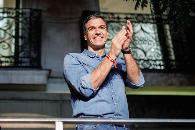 El presidente del Gobierno de Espa&ntilde;a y secretario general del PSOE, Pedro S&aacute;nchez, agradece a sus votantes los resultados obtenidos en la jornada electoral de los comicios generales en la sede del Partido Socialista en la calle Ferraz, a 23 de julio