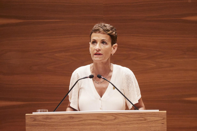 La candidata del PSN a la Presidencia del Gobierno de Navarra, Mar&iacute;a Chivite, en el debate de su investidura en el pleno del Parlamento de Navarra.