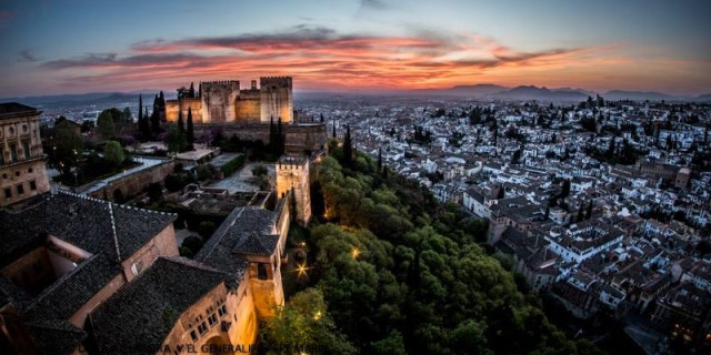 Archivo - Alhambra y Albaic&iacute;n, en imagen de archivo