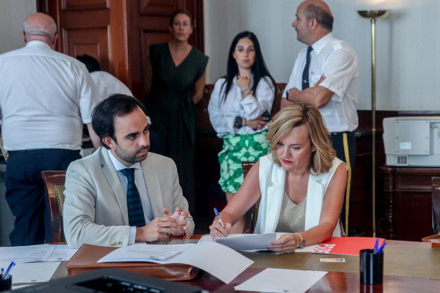 La ministra de Educaci&oacute;n y Formaci&oacute;n Profesional, Pilar Alegr&iacute;a, entrega sus credenciales en el Congreso de los Diputados, a 14 de agosto de 2023, en Madrid (Espa&ntilde;a).
