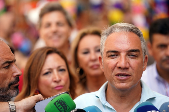 El coordinador general del PP y diputado nacional por M&aacute;laga, El&iacute;as Bendodo, atiende a los medios