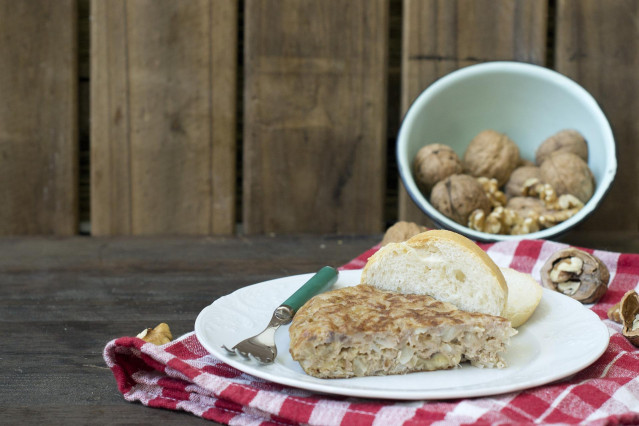 Archivo - Tortilla, bacalao, pescado, plato, receta saludable, dieta equilibrada