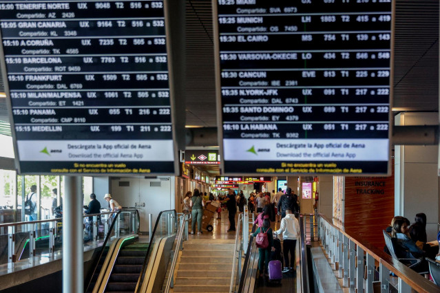 Paneles de facturaci&oacute;n en el aeropuerto Adolfo Su&aacute;rez-Madrid Barajas, a 4 de agosto de 2023, en Madrid (Espa&ntilde;a).