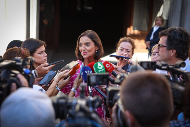 Reyes Maroto en declaraciones a los medios en el D&iacute;a de Virgen de la Paloma