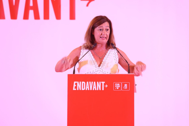 La expresidenta del Govern balear Francina Armengol, durante un acto de campa&ntilde;a del PSIB/PSOE en la Escuela de Hosteler&iacute;a, a 17 de julio de 2023, en Palma de Mallorca, Mallorca, Baleares (Espa&ntilde;a). Calvi&ntilde;o ha intervenido en un acto de campa&ntilde;a del PSIB/PSOE