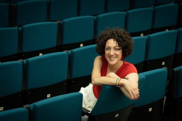 La cabeza de lista por Barcelona al Congreso por Sumar-Comuns, Aina Vidal, posa tras una entrevista para Europa Press, en la Federaci&oacute; d'Entitats Cal&agrave;bria 66, a 19 de julio de 2023, en Barcelona, Catalunya (Espa&ntilde;a).