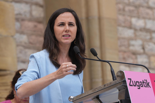 La ministra de Derechos Sociales y Agenda 2030, Ione Belarra, interviene durante un acto de campa&ntilde;a de Sumar, en la plaza de Catalu&ntilde;a, a 20 de julio de 2023, en San Sebasti&aacute;n, Guip&uacute;zcoa, Euskadi (Espa&ntilde;a).