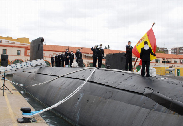 Archivo - &Uacute;ltimo arriado de bandera en el submarino 'Mistral'.
