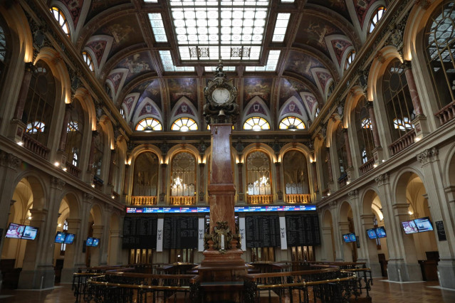 Archivo - Interior del Palacio de la Bolsa, a 21 de octubre de 2021, en Madrid (Espa&ntilde;a).