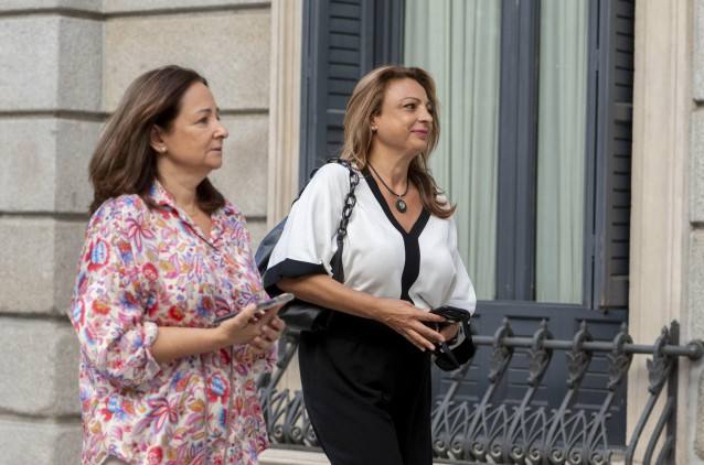 La &uacute;nica diputada de Coalici&oacute;n Canaria, Cristina Valido (d), a su llegada a la Sesi&oacute;n Constitutiva de la XV Legislatura en el Congreso de los Diputados, a 17 de agosto de 2023, en Madrid (Espa&ntilde;a).
