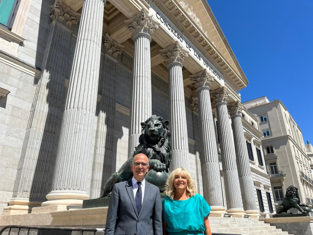 Alberto Catal&aacute;n y Mar&iacute;a Caballero tras tomar posesi&oacute;n como diputado y senadora de UPN, respectivamente.