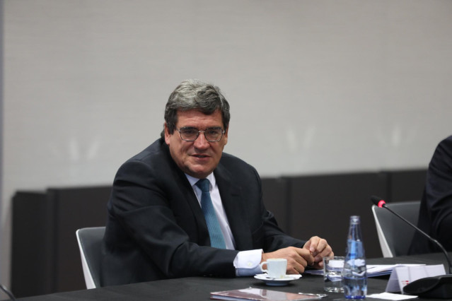 Archivo - El ministro de Inclusi&oacute;n, Seguridad Social y Migraciones, Jos&eacute; Luis Escriv&aacute;.