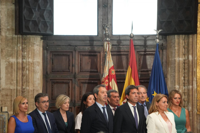 Foto de familia durante el acto de toma de posesi&oacute;n de los miembros del Consell de la XI Legislatura en el Palau de la Generalitat