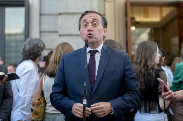 El ministro de Asuntos Exteriores, Uni&oacute;n Europea y Cooperaci&oacute;n en funciones, Jos&eacute; Manuel Albares ofrece declaraciones tras la Sesi&oacute;n Constitutiva de la XV Legislatura en el Congreso de los Diputados