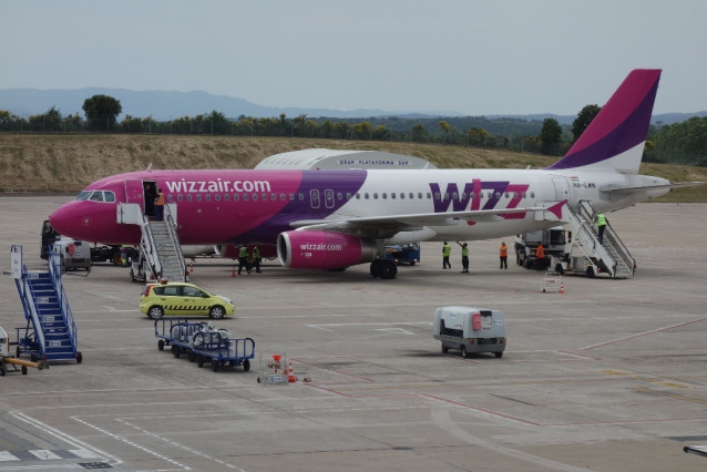 Archivo - Avi&oacute;n de Wizz Air.