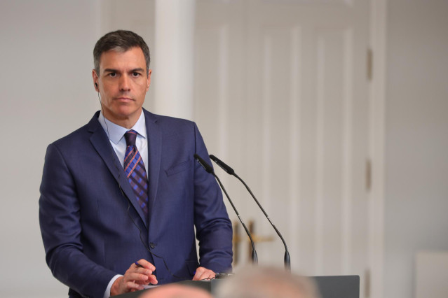 Archivo - El presidente del Gobierno, Pedro S&aacute;nchez, en una rueda de prensa