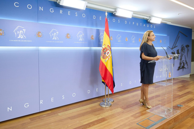 La diputada de Coalici&oacute;n Canaria, Cristina Valido, en la rueda de prensa