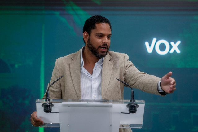 El secretario general de Vox, Ignacio Garriga, durante una rueda de prensa tras las elecciones generales del 23J, en la sede del partido, a 24 de julio de 2023, en Madrid (Espa&ntilde;a). La jornada electoral del 23J deja a Vox como la cuarta fuerza pol&iacute;tica en
