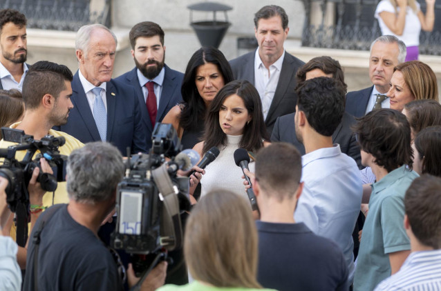 La nueva portavoz de Vox en el Congreso, Pepa Mill&aacute;n, atiende a los medios de comunicaci&oacute;n tras presentar sus credenciales en el Congreso, a 16 de agosto de 2023, en Madrid (Espa&ntilde;a). El presidente de Vox, Santiago Abascal, ha anunciado que la exsenadora a