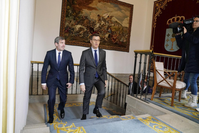 Archivo - Los l&iacute;deres de CC, Fernando Clavijo, y del PP, Alberto N&uacute;&ntilde;ez Feij&oacute;o