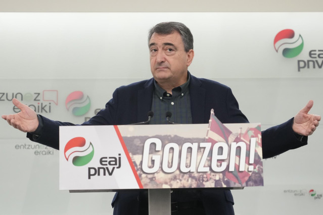 Archivo - El portavoz del PNV en el Congreso de los Diputados, Aitor  Esteban, en una comparecencia en Sabin Etxea en Bilbao