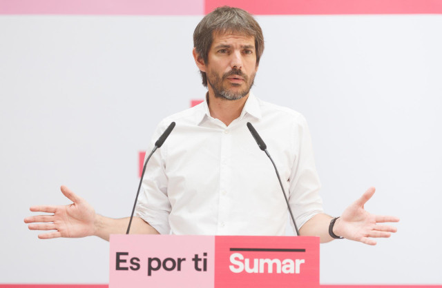 El portavoz de Sumar, Ernest Urtasun, interviene durante una rueda de prensa tras las elecciones generales del 23J, en Espacio Larra, a 24 de julio de 2023, en Madrid (Espa&ntilde;a).