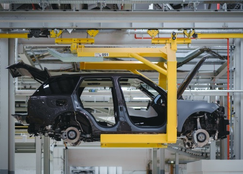 Jaguar Land Rover anuncia 300 nuevos empleos en Midlands para apoyar la producci&oacute;n de Range Rover