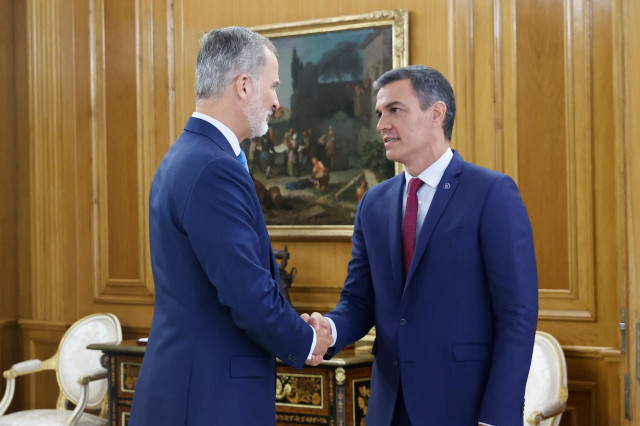 El Rey Felipe Vi recibe al secretario general  del PSOE y presidente en funciones, Pedro S&aacute;nchez, en el Palacio de la Zarzuela