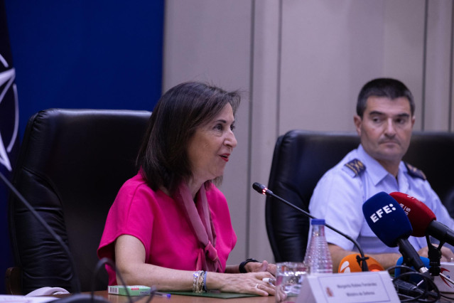 La ministra de Defensa en funciones, Margarita Robles, mantiene una conferencia con contingentes espa&ntilde;oles.