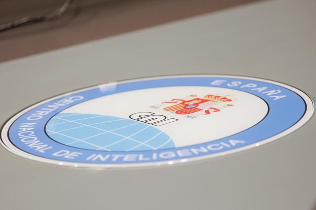 Archivo - Logotipo del Centro Nacional de Inteligencia (CNI), a 17 de abril de 2023, en Madrid (Espa&ntilde;a). El Centro Nacional de Inteligencia (CNI) est&aacute; adscrito al Ministerio de Defensa y es el organismo p&uacute;blico responsable de facilitar al presidente del G