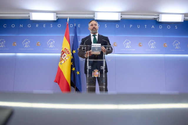 El l&iacute;der de VOX, Santiago Abascal, durante una rueda de prensa, en el Congreso de los Diputados, a 22 de agosto de 2023, en Madrid (Espa&ntilde;a).