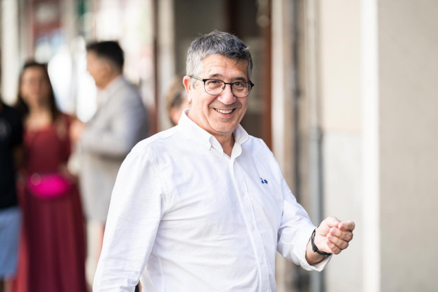El portavoz del PSOE en el Congreso de los Diputados, Patxi L&oacute;pez,  sale de la reuni&oacute;n de la Ejecutiva Federal del PSOE en la sede del partido, a 16 de agosto de 2023, en Madrid (Espa&ntilde;a). Tras la reuni&oacute;n, el presidente del Gobierno en funciones y secretar