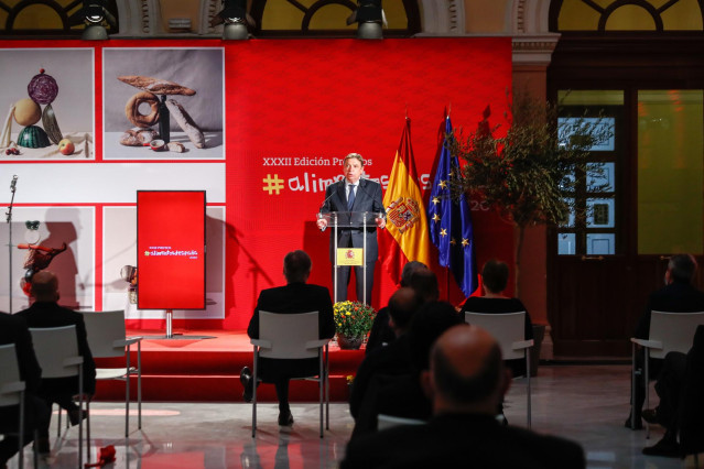 Archivo - El ministro de Agricultura, Pesca y Alimentaci&oacute;n, Luis Planas, interviene durante la entrega de la XXXII edici&oacute;n de los Premios Alimentos de Espa&ntilde;a,