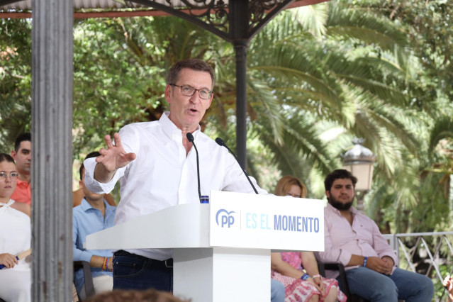 Archivo - El candidato del PP a la Presidencia del Gobierno, Alberto N&uacute;&ntilde;ez Feij&oacute;o, durante un acto en Ciudad Real.