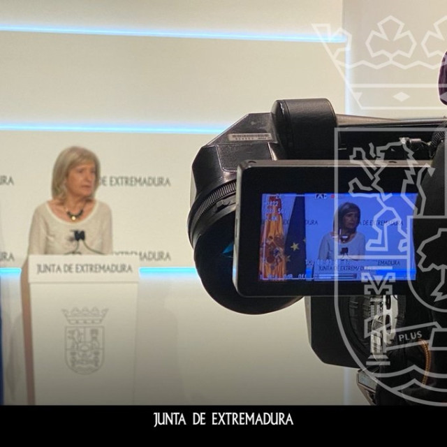 La portavoz de la Junta de Extremadura, Victoria Bazaga, en rueda de prensa tras el Consejo de Gobierno auton&oacute;mico