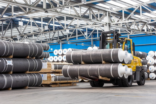 Archivo - EDP firma un PPA de energ&iacute;a renovable con Resonac Graphite Spain hasta 2032.