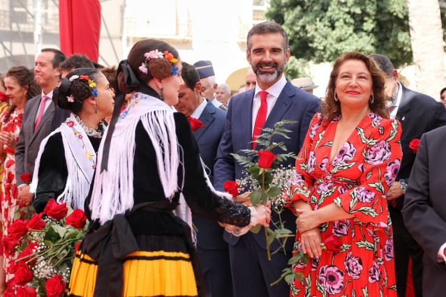 Los consejeros Ram&oacute;n Fern&aacute;ndez-Pacheco y Carmen Crespo, este jueves en los actos celebrados en Almer&iacute;a por 'Los Coloraos'.
