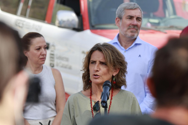La vicepresidenta tercera y ministra para la Transici&oacute;n Ecol&oacute;gica y el Reto Demogr&aacute;fico, Teresa Ribera, ofrece una rueda de prensa tras su visita al Puesto de Mando Avanzado