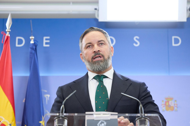 El l&iacute;der de VOX, Santiago Abascal, durante una rueda de prensa, en el Congreso de los Diputados, a 22 de agosto de 2023, en Madrid (Espa&ntilde;a). Esta rueda de prensa ha tenido lugar despu&eacute;s de una reuni&oacute;n con el Rey Felipe en el Palacio de la Zarzuela. Durant
