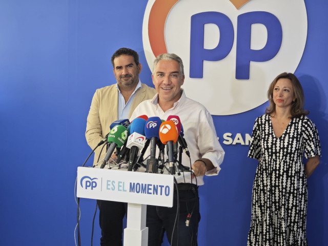 El coordinador general del PP y diputado en el Congreso, El&iacute;as Bendodo, este viernes en rueda de prensa en Marbella (M&aacute;laga).
